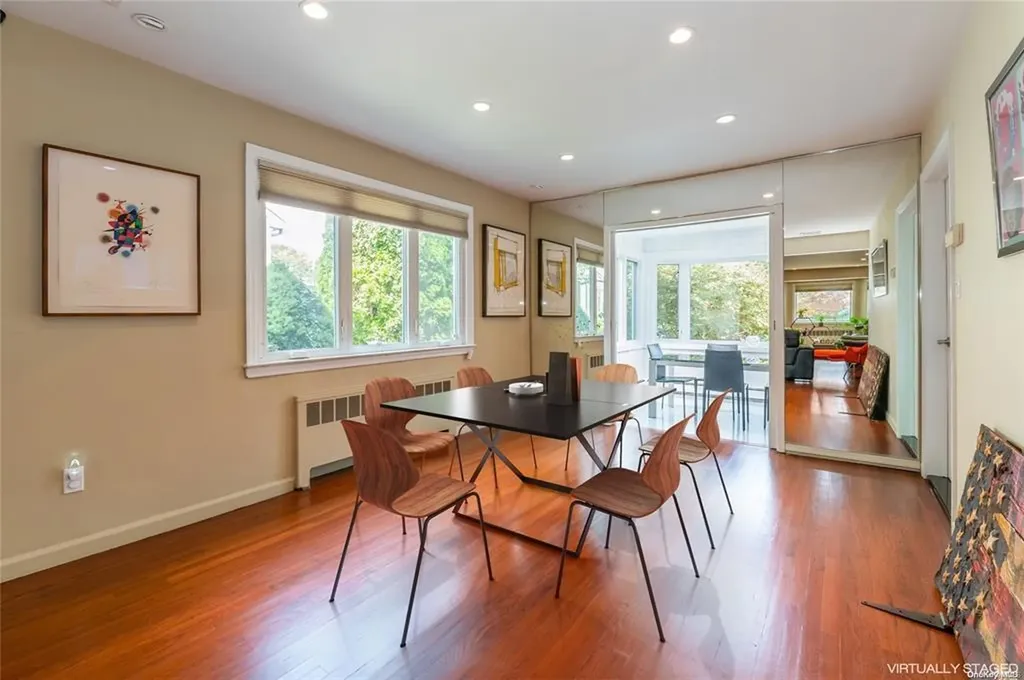 16 Hawthorne Lane Lawrence NY 11559