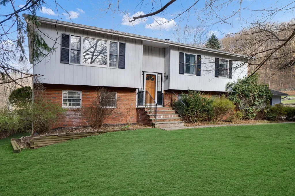 14 Ashley Lane Cold Spring NY 10516