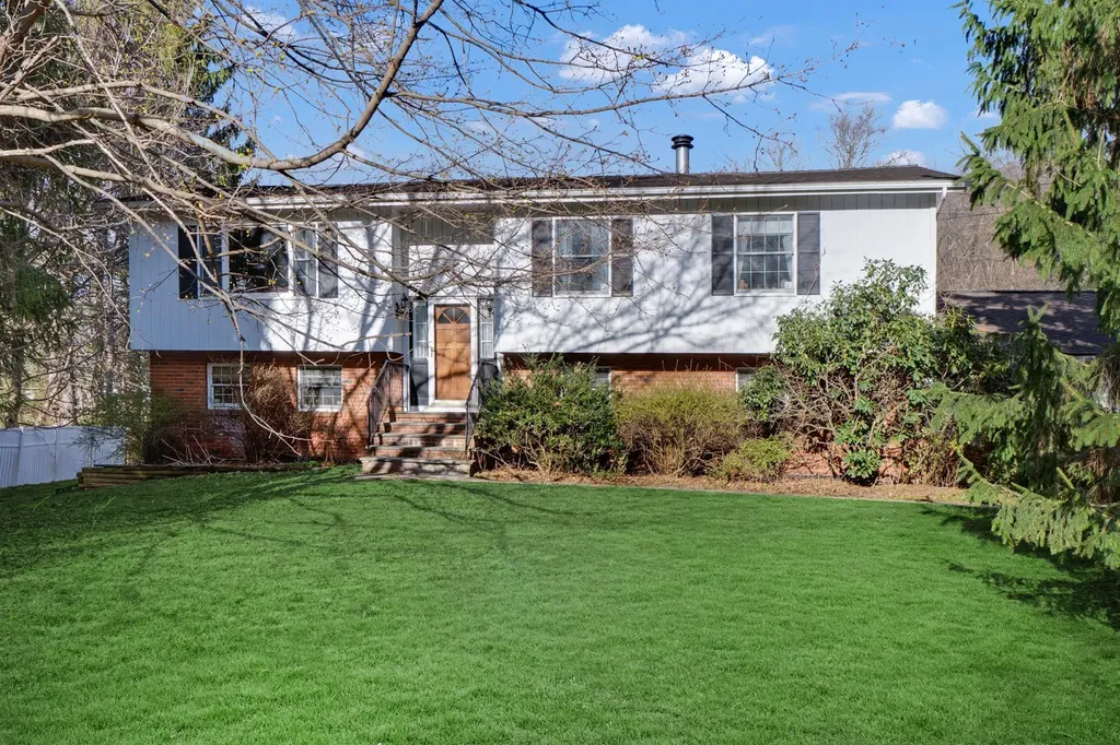 14 Ashley Lane Cold Spring NY 10516
