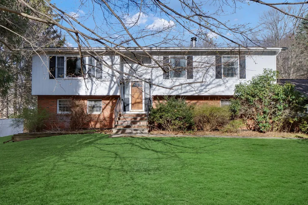 14 Ashley Lane Cold Spring NY 10516