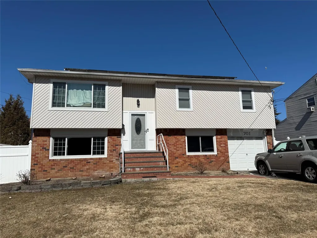 701 Windmill Avenue West Babylon NY 11704