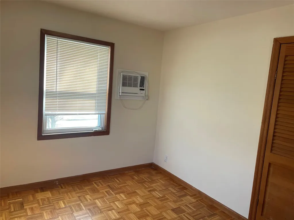 82 Parkview Street Plainview NY 11803