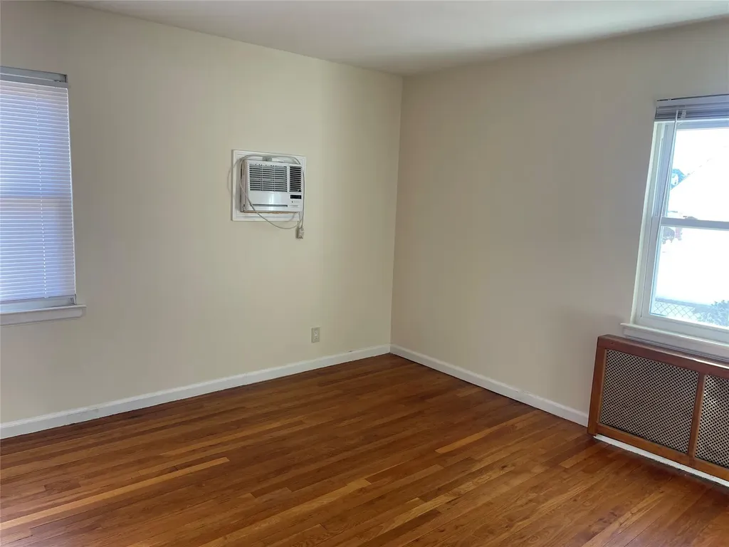 82 Parkview Street Plainview NY 11803