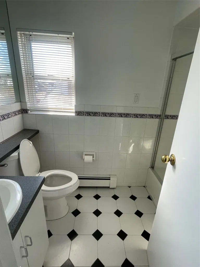 82 Parkview Street Plainview NY 11803