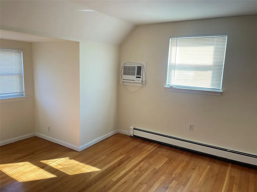 82 Parkview Street Plainview NY 11803