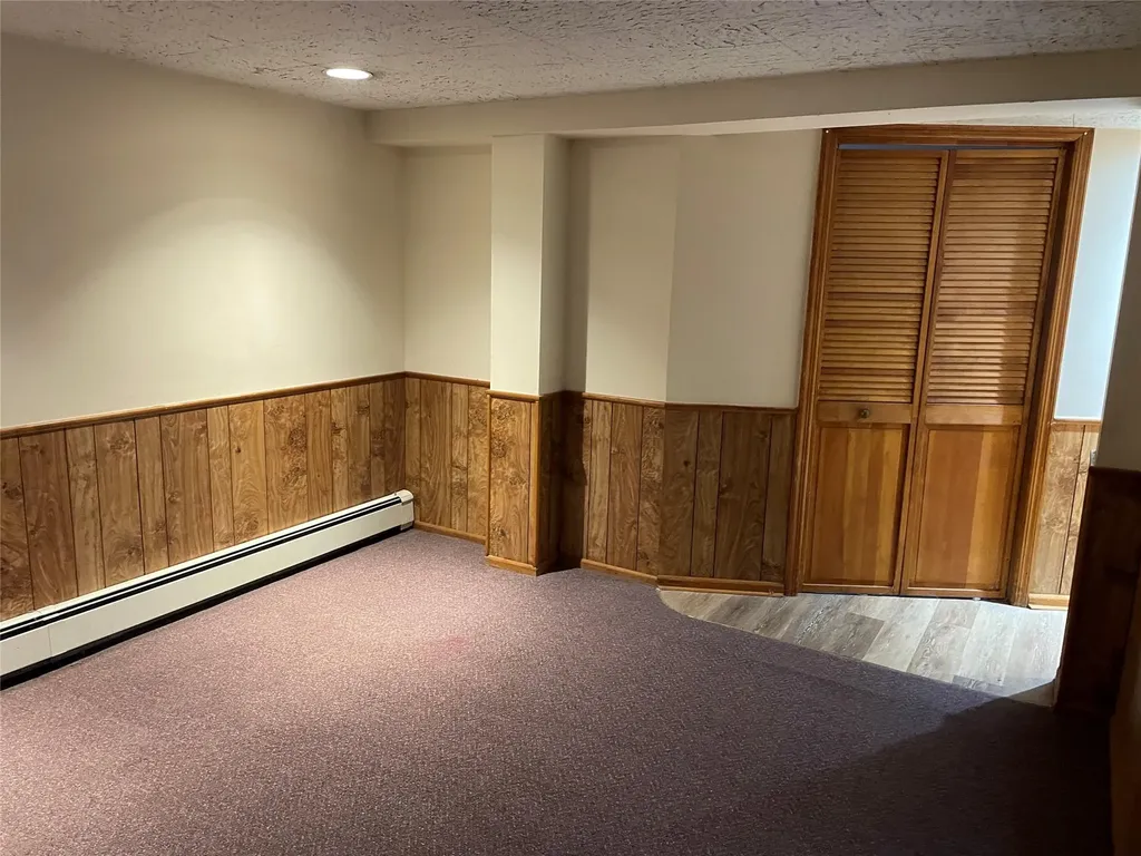 82 Parkview Street Plainview NY 11803