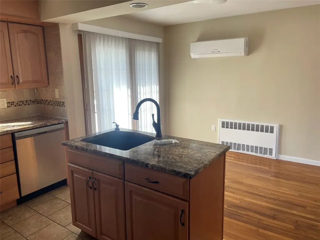 82 Parkview Street Plainview NY 11803
