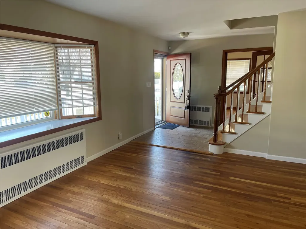 82 Parkview Street Plainview NY 11803