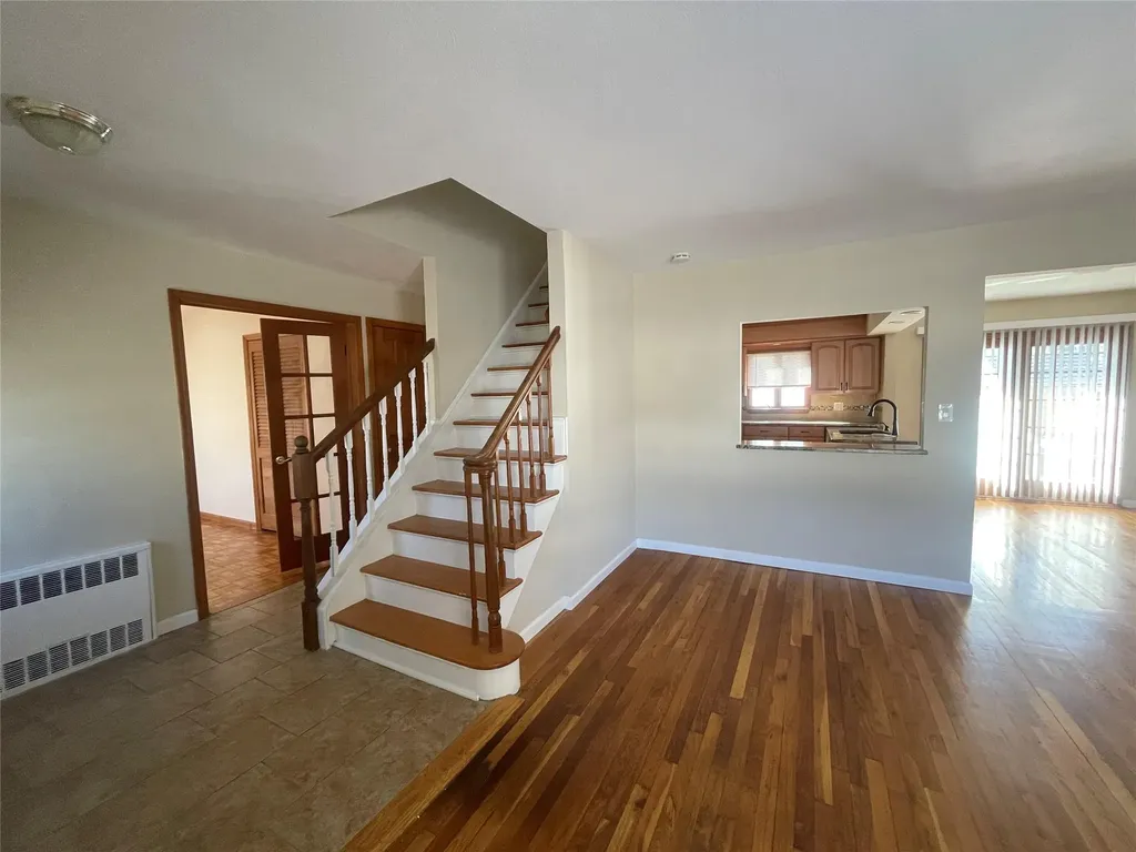82 Parkview Street Plainview NY 11803