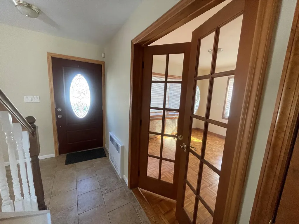 82 Parkview Street Plainview NY 11803