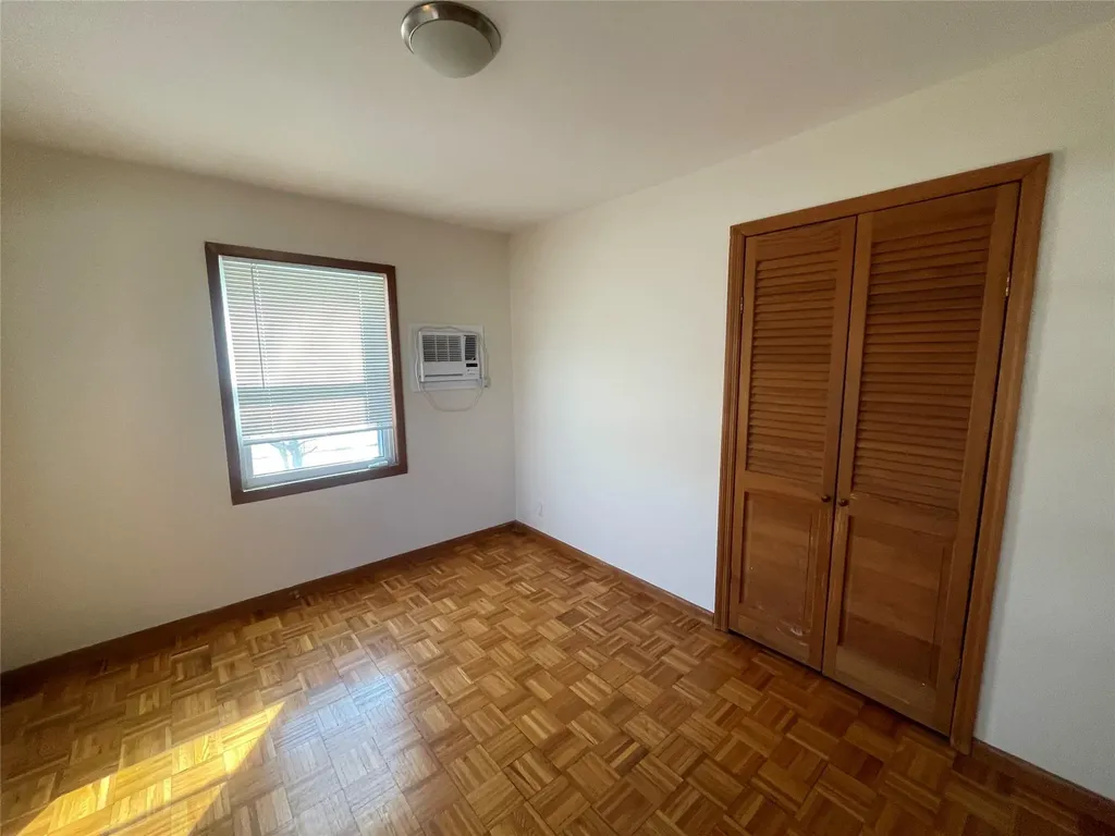 82 Parkview Street Plainview NY 11803