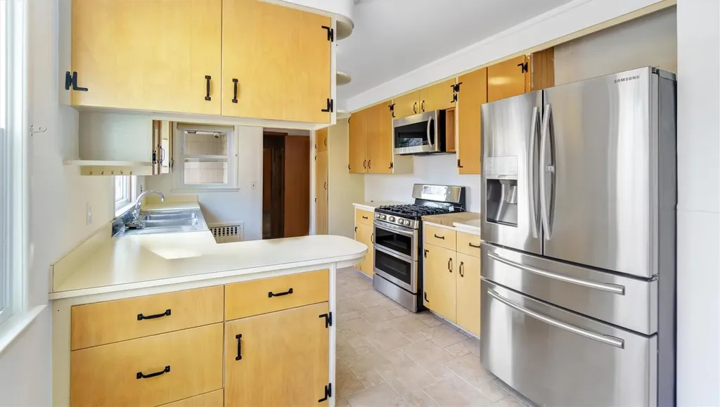 74 Sunrise Avenue Riverhead NY 11901
