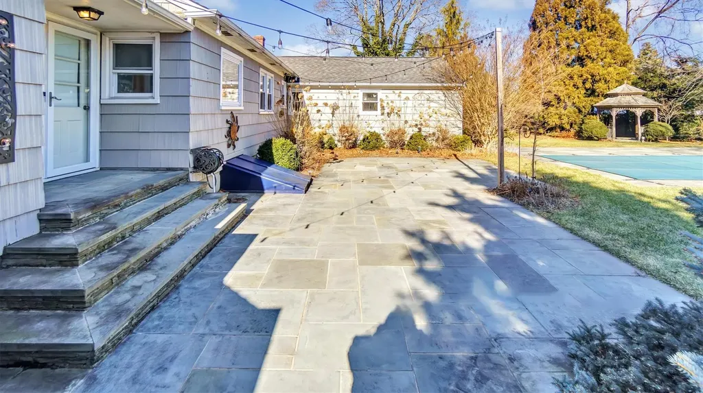 74 Sunrise Avenue Riverhead NY 11901