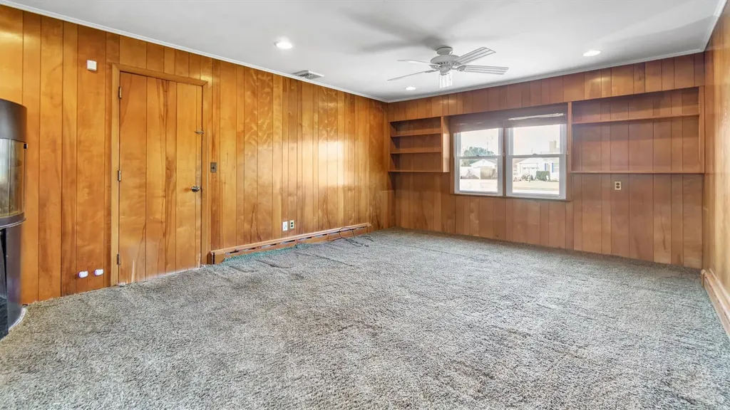 74 Sunrise Avenue Riverhead NY 11901