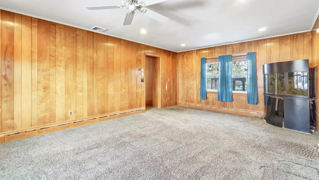 74 Sunrise Avenue Riverhead NY 11901