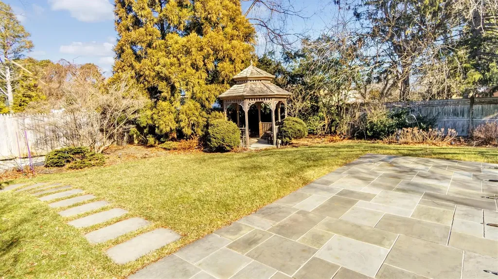 74 Sunrise Avenue Riverhead NY 11901