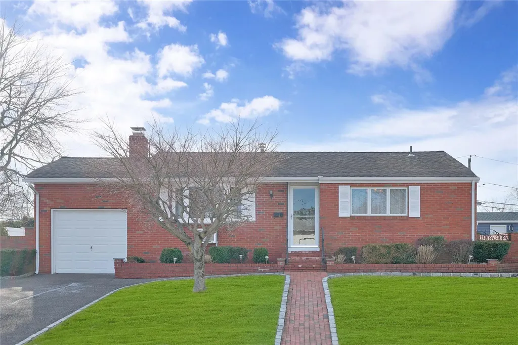9 Stagg Lane Commack NY 11725