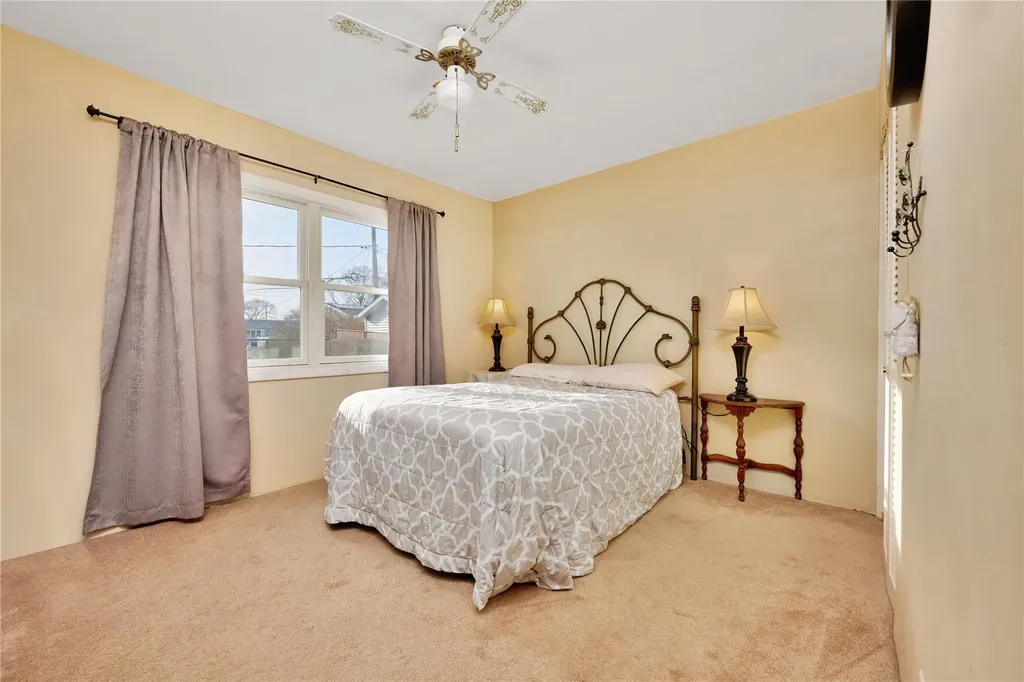 9 Stagg Lane Commack NY 11725
