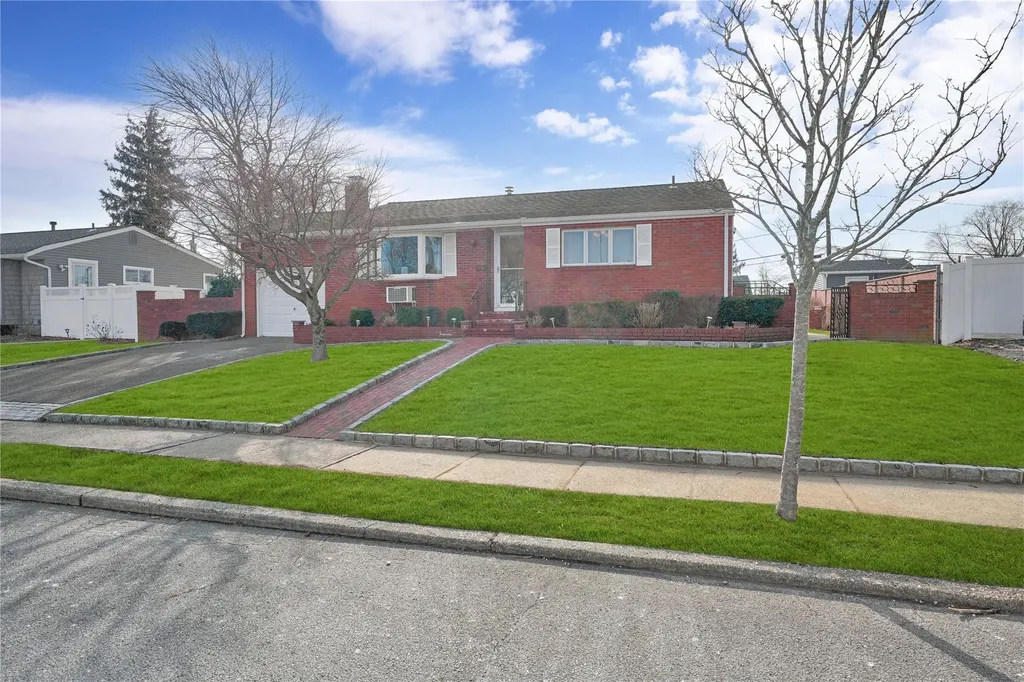 9 Stagg Lane Commack NY 11725