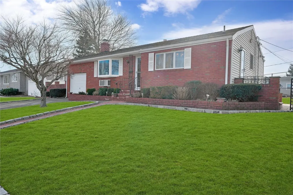 9 Stagg Lane Commack NY 11725