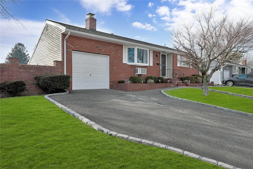9 Stagg Lane Commack NY 11725