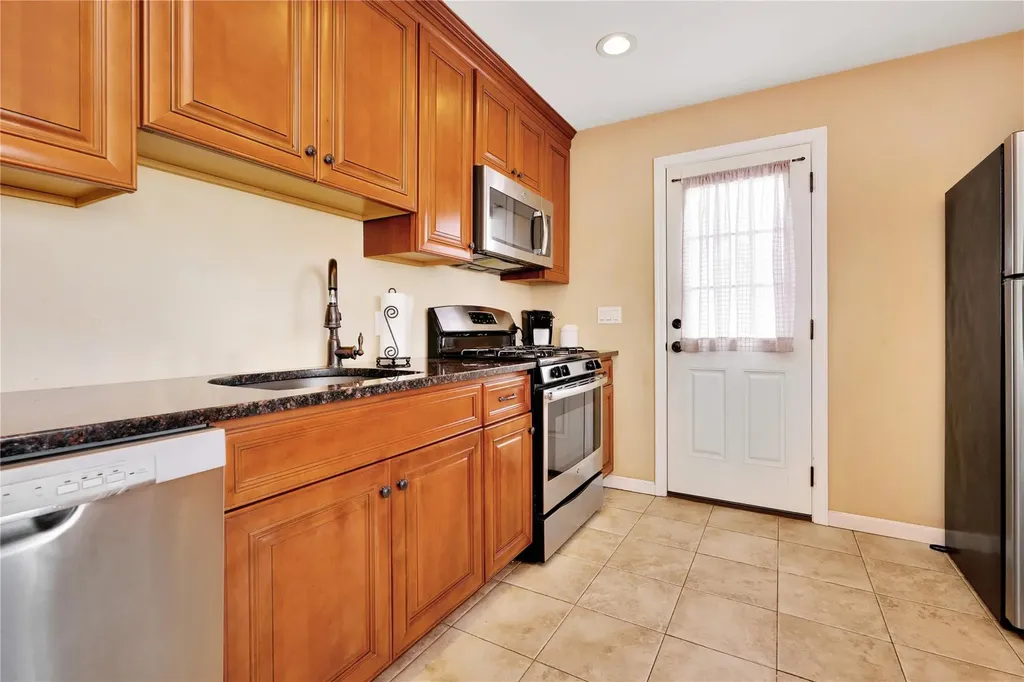 9 Stagg Lane Commack NY 11725