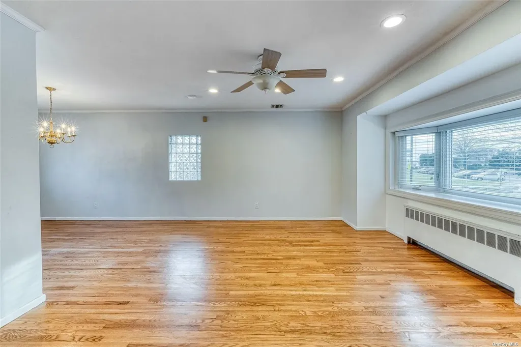 4 Kent Place Plainview NY 11803