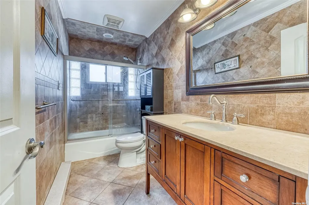 4 Kent Place Plainview NY 11803