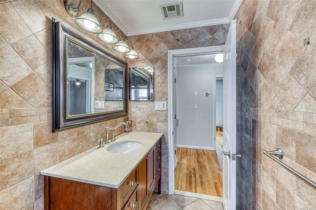 4 Kent Place Plainview NY 11803