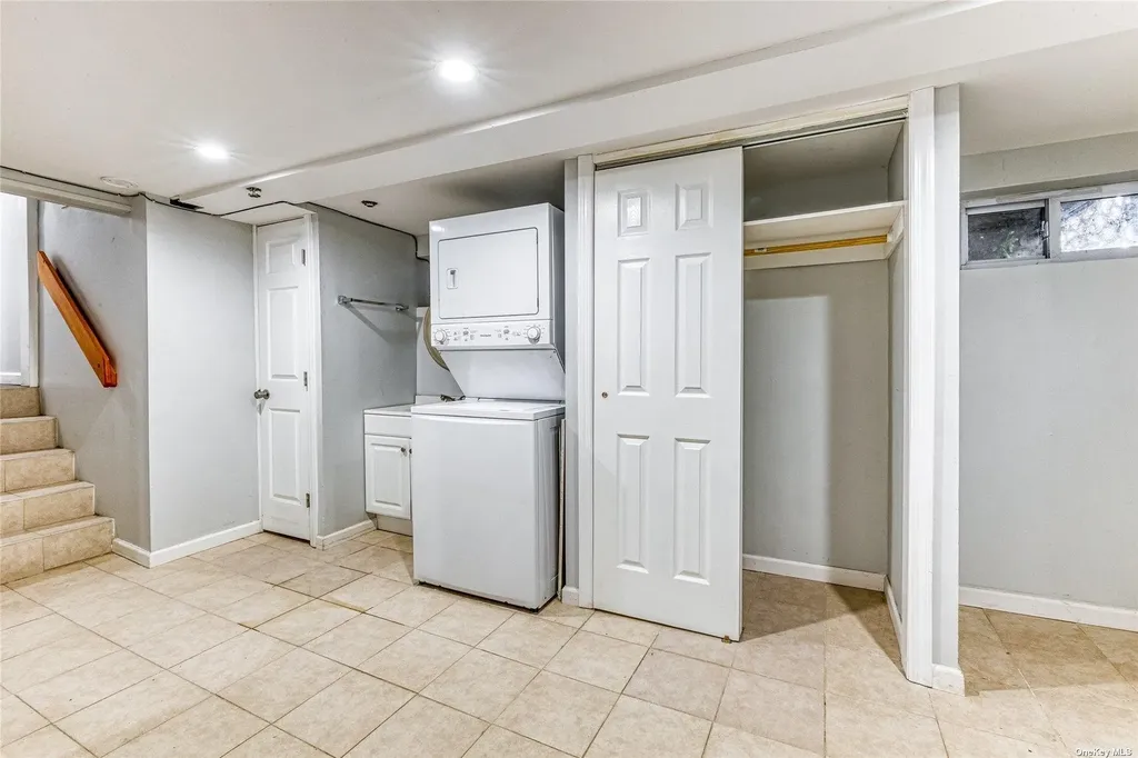 4 Kent Place Plainview NY 11803