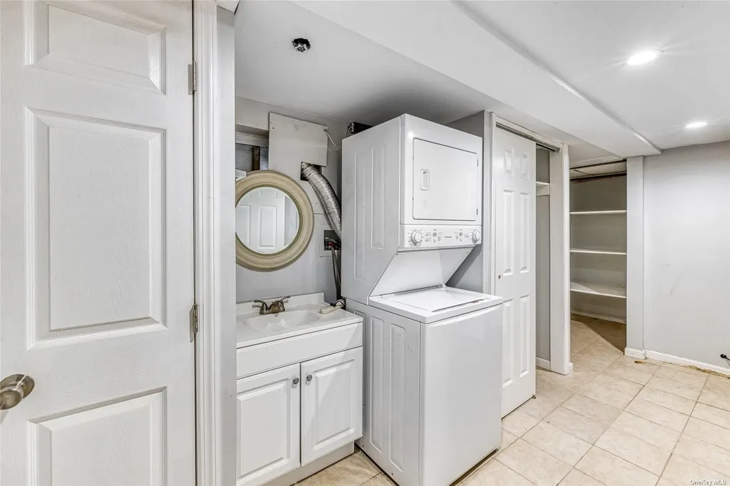 4 Kent Place Plainview NY 11803