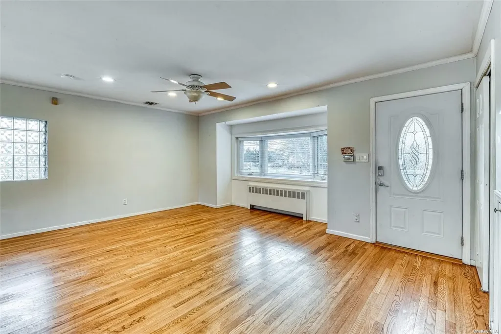 4 Kent Place Plainview NY 11803