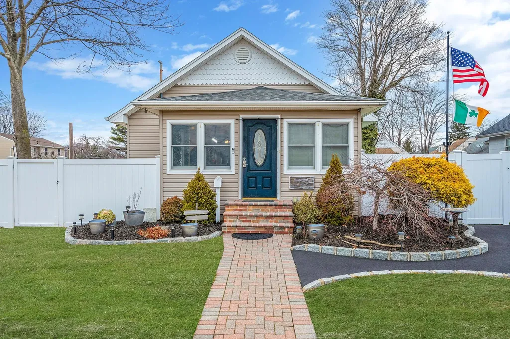 109 Muncy Avenue West Babylon NY 11704
