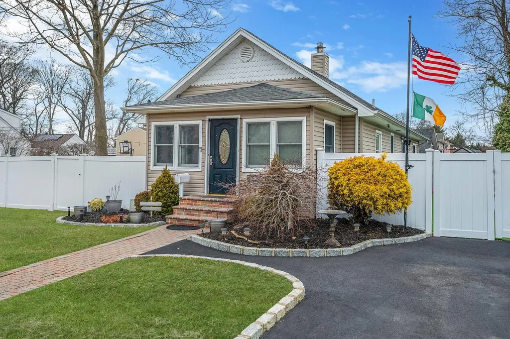 109 Muncy Avenue West Babylon NY 11704