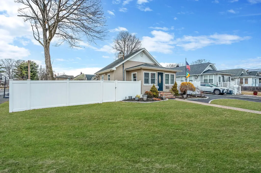 109 Muncy Avenue West Babylon NY 11704