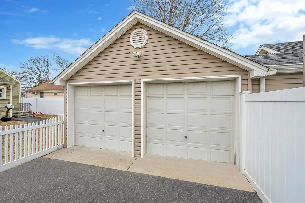 109 Muncy Avenue West Babylon NY 11704