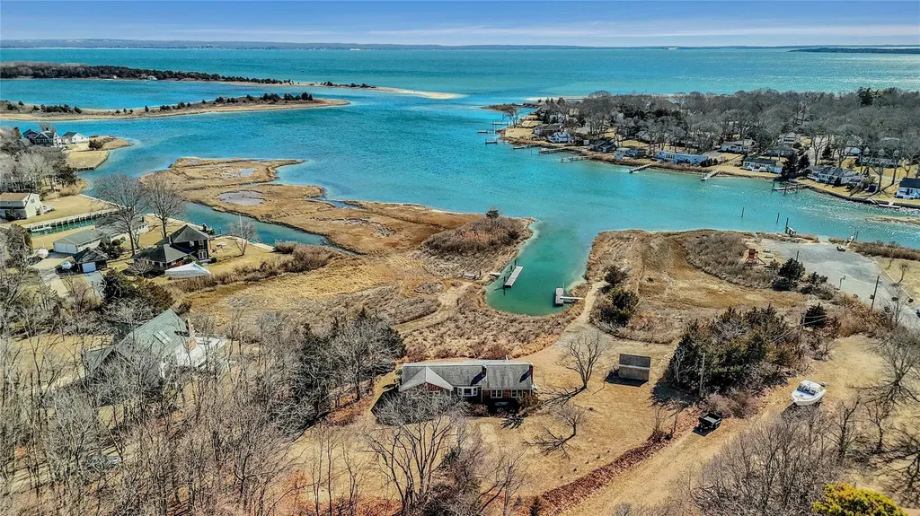 6060 Main Bayview Road Southold NY 11971