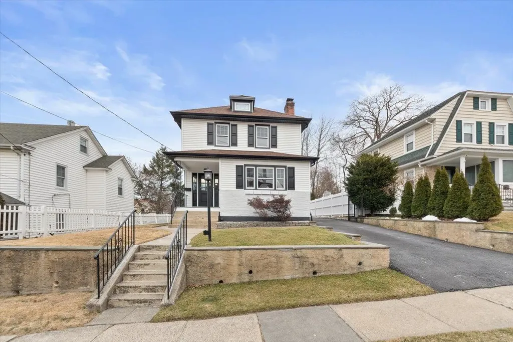 496 Carol Place Pelham NY 10803