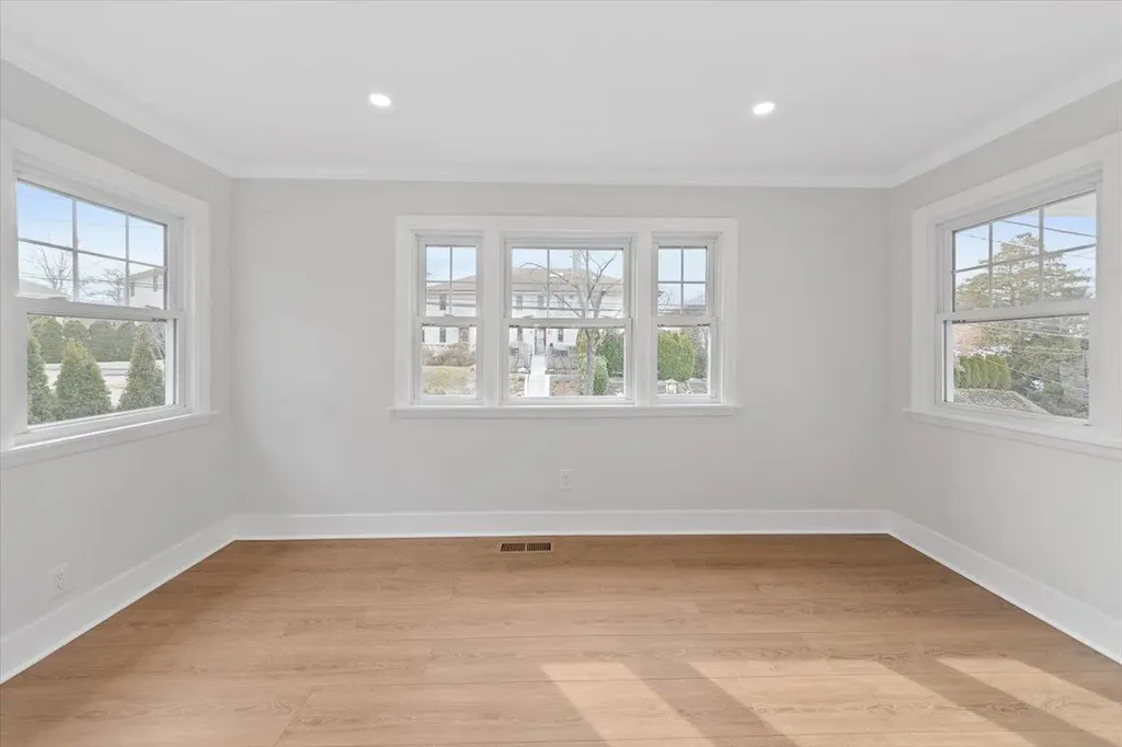 496 Carol Place Pelham NY 10803