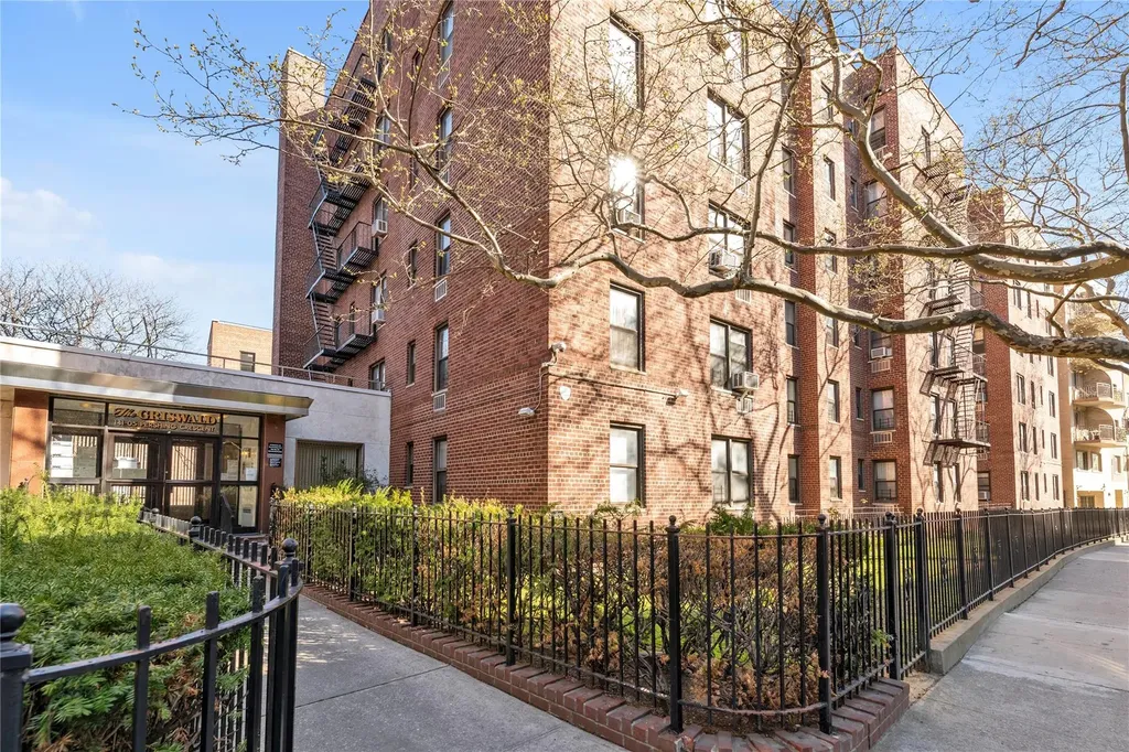 141-05 Pershing Crescent Briarwood NY 11435