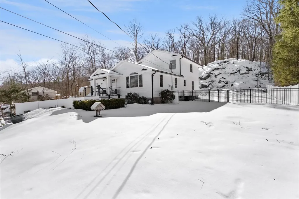 11 Watson Way Putnam Valley NY 10579