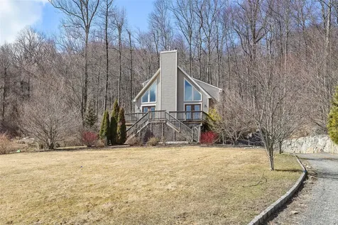 15 Oak Ridge Drive Putnam Valley NY 10579