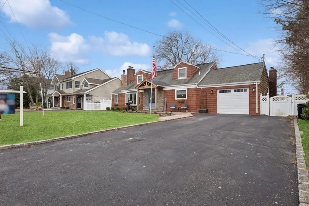 46 Purdy Lane Amityville NY 11701