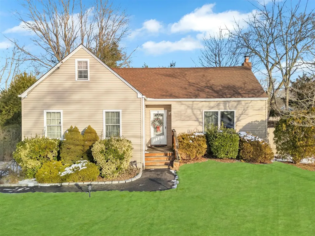 25 Minerva Lane Centereach NY 11720