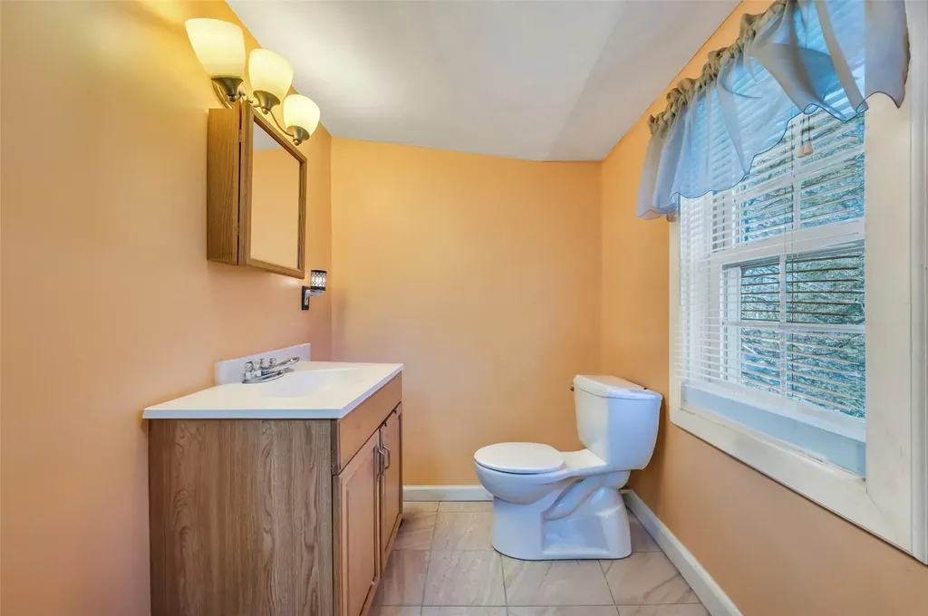 25 Minerva Lane Centereach NY 11720