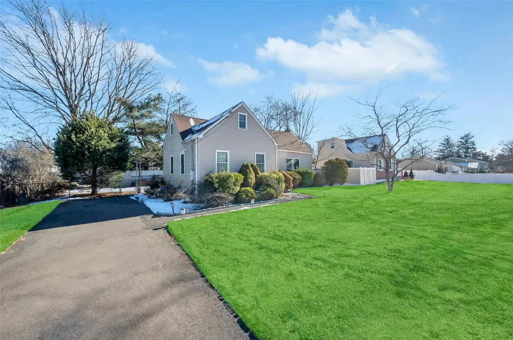 25 Minerva Lane Centereach NY 11720