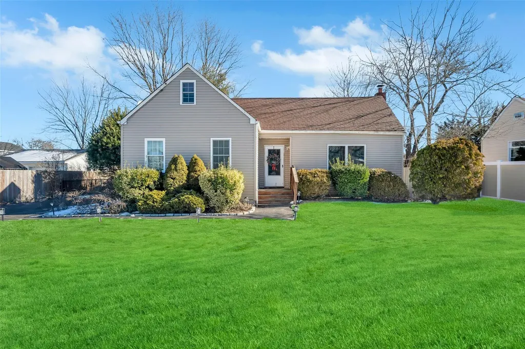 25 Minerva Lane Centereach NY 11720