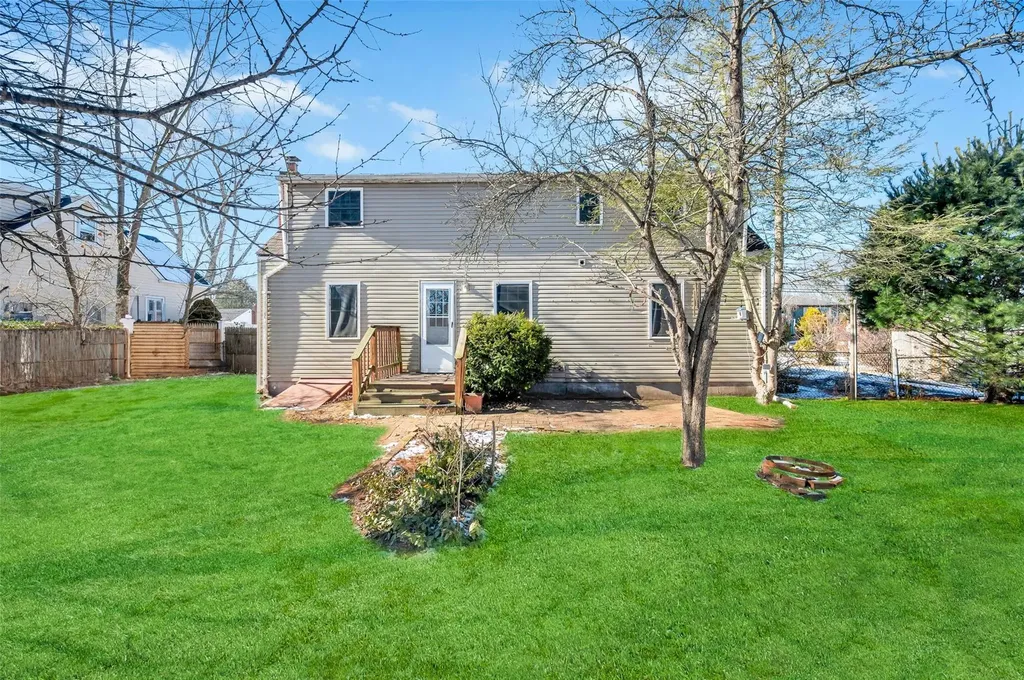 25 Minerva Lane Centereach NY 11720