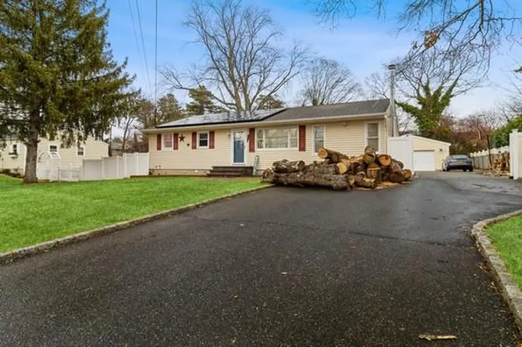 273 Robinson Avenue Brookhaven NY 11772