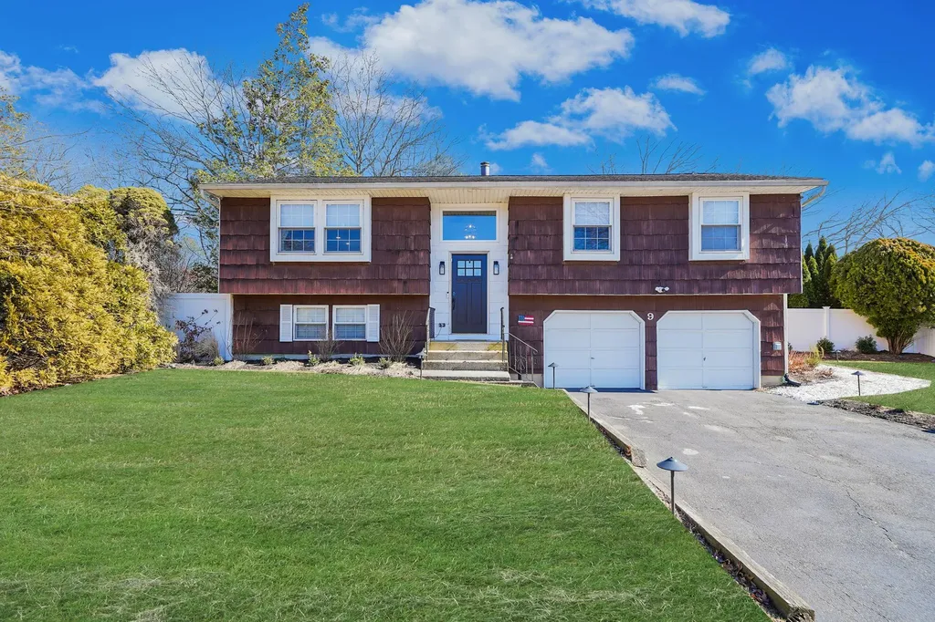 9 Sandy Hollow Lane Brookhaven NY 11961